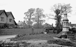 New Road And Fountain 1913, Ashtead