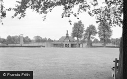 Queens Park 1957, Caterham